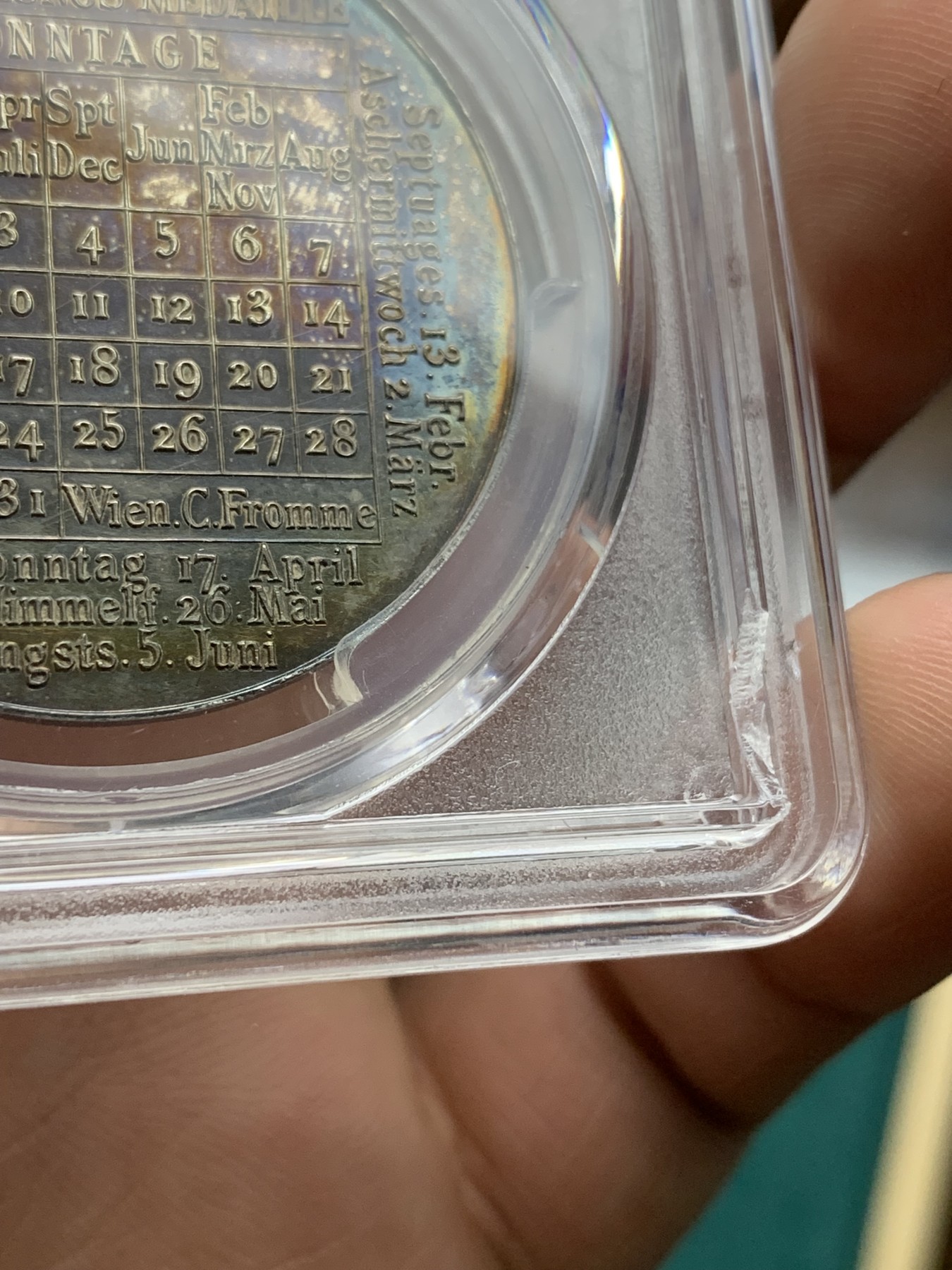 欢迎参加《竞宝斋》为爱冲冲冲 七夕特拍专场 ！第191场 (全场包邮) PCGS-SP62 奥地利 1881年 鲁道夫结婚纪念银章 非常漂亮的双面五彩包浆 背面还带日历表 创意无限