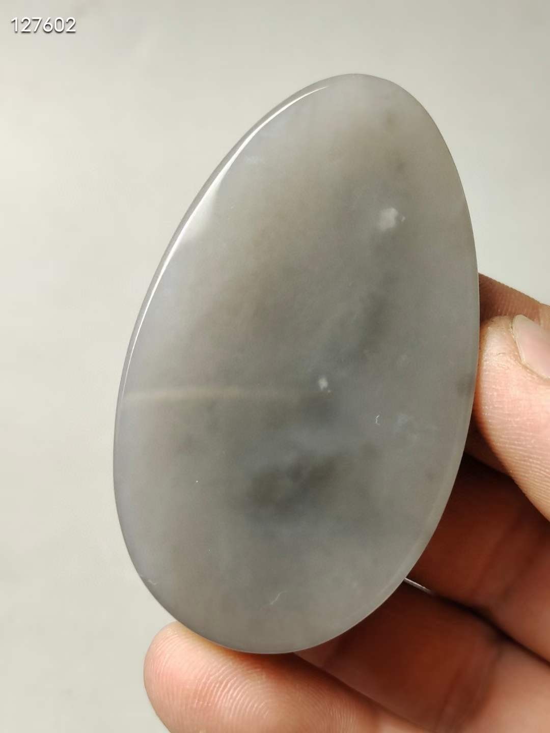 和田玉烟紫料荷花鱼牌子 烟紫和田玉，正烟紫色不发暗，颜色浓郁，玉质细腻油润，整体干净，无杂无裂完美品相。