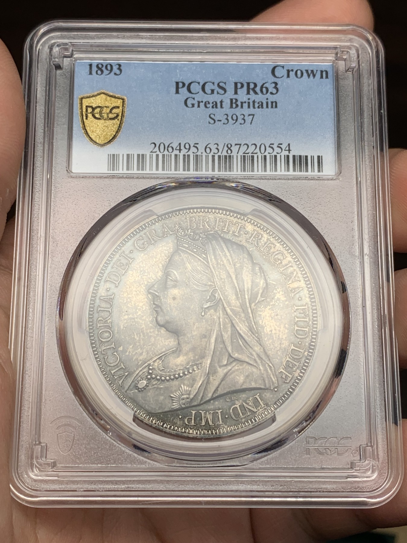 欢迎参加《竞宝斋》为爱冲冲冲 七夕特拍专场 ！第191场 (全场包邮) PCGS PR63英国维多利亚1893精制马剑克朗，最为经典的披沙造型，深色包浆。