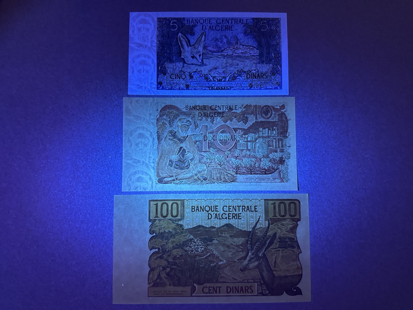 《张总收藏》115期-外币超精品场 新壳无划痕 阿尔及利亚5、10、100第纳尔3张 UNC 1970年早期版本