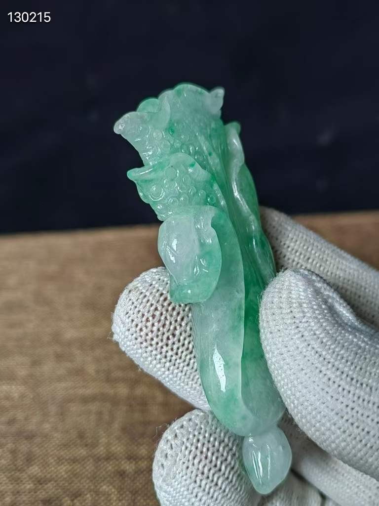老翡翠百财把件 飘花翡翠 冰种料 雕刻精美 栩栩如生 品佳