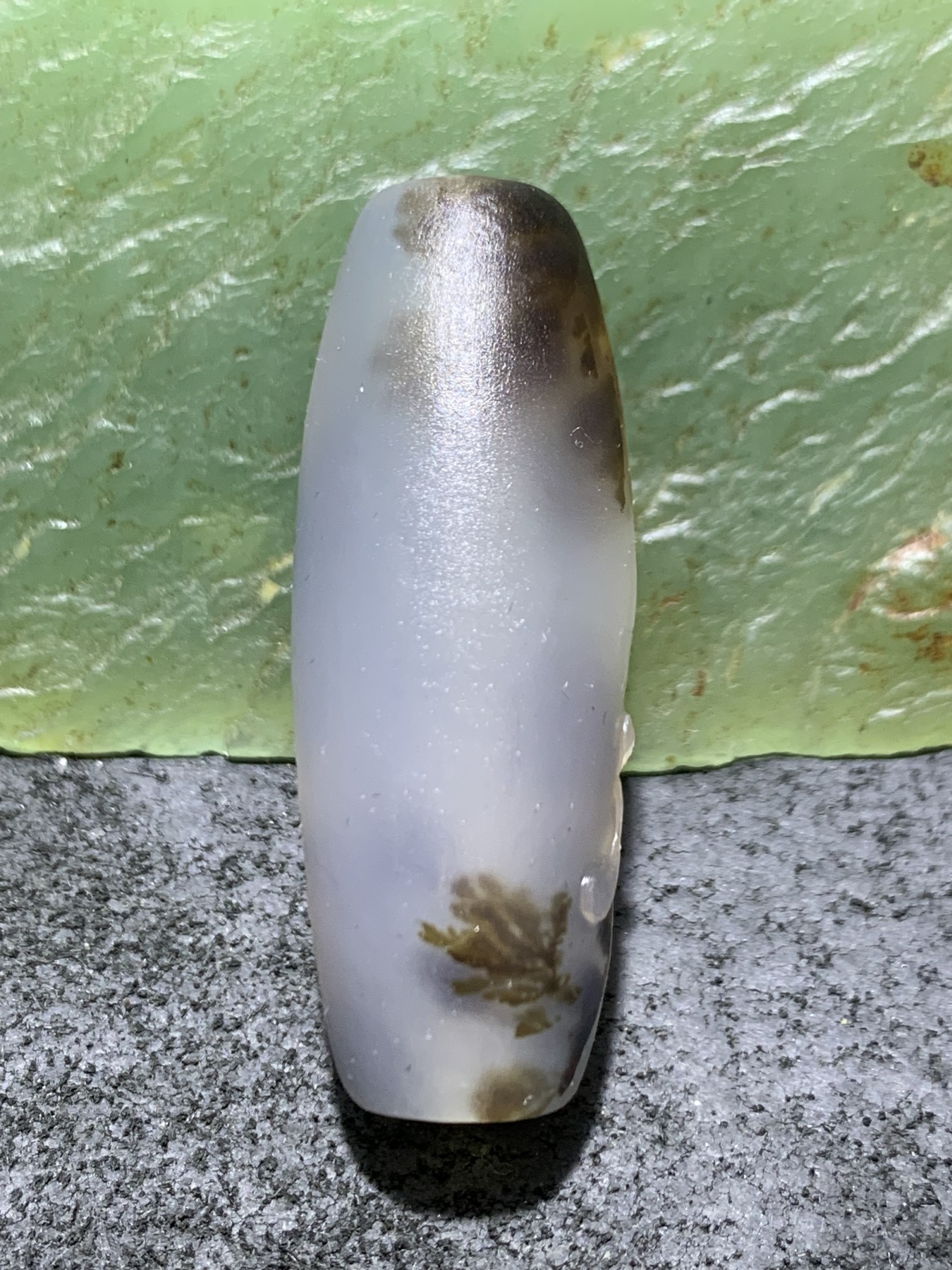 精美高玉化亚光草花纹海洋玉髓手工俏色巧雕禅字一心向佛，参禅悟道意境桶珠一个！