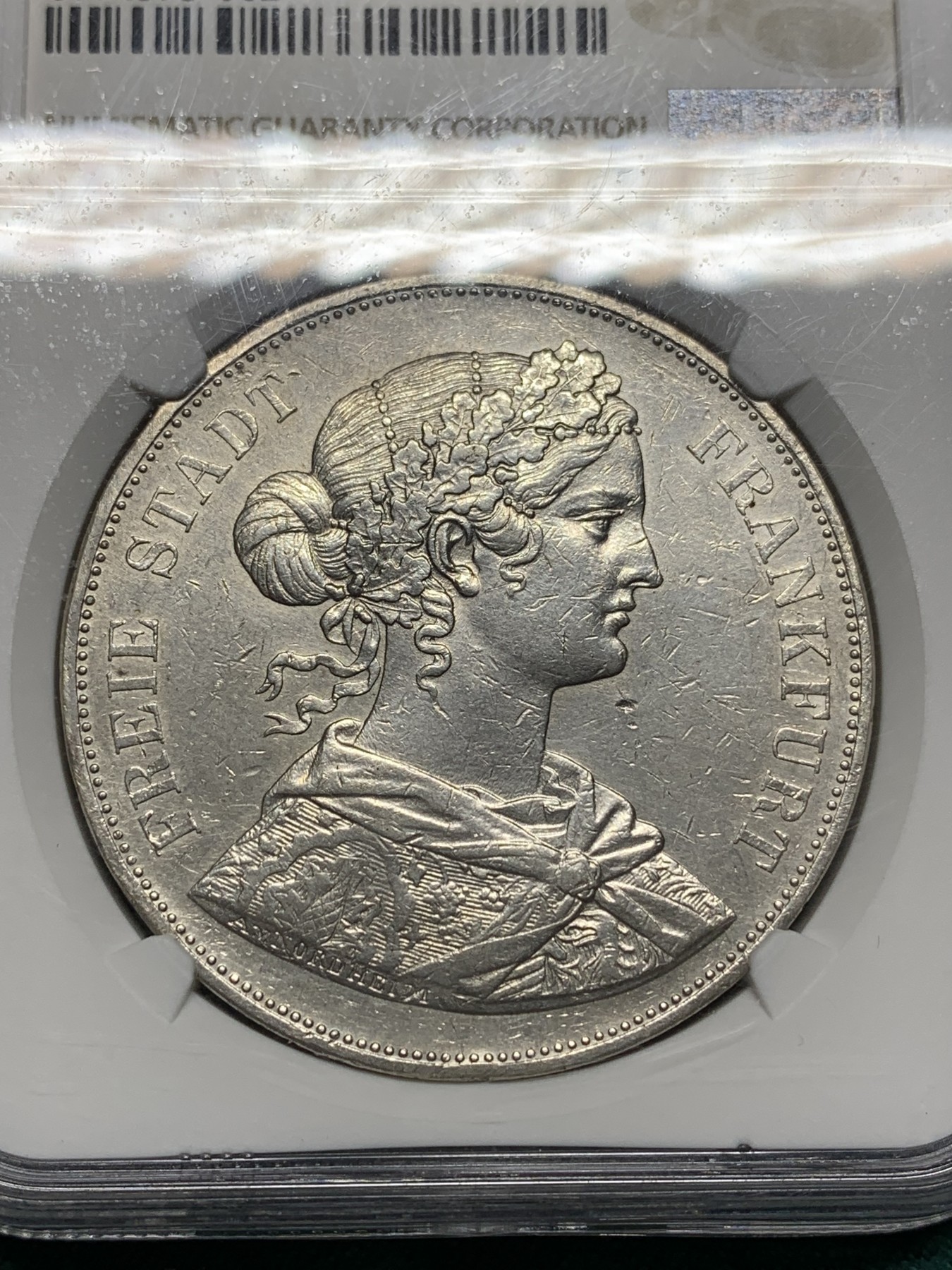 欢迎参加《竞宝斋》为爱冲冲冲 七夕特拍专场 ！第191场 (全场包邮) NGC-AUD 德国1861年法兰克福少女2泰勒大银币 37克的重量