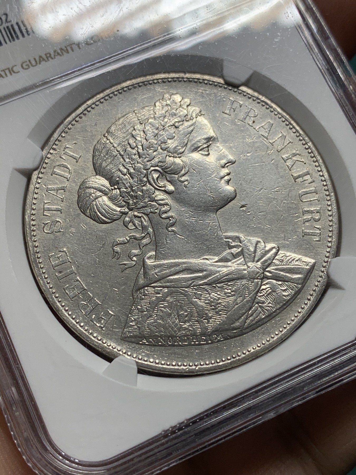 欢迎参加《竞宝斋》为爱冲冲冲 七夕特拍专场 ！第191场 (全场包邮) NGC-AUD 德国1861年法兰克福少女2泰勒大银币 37克的重量
