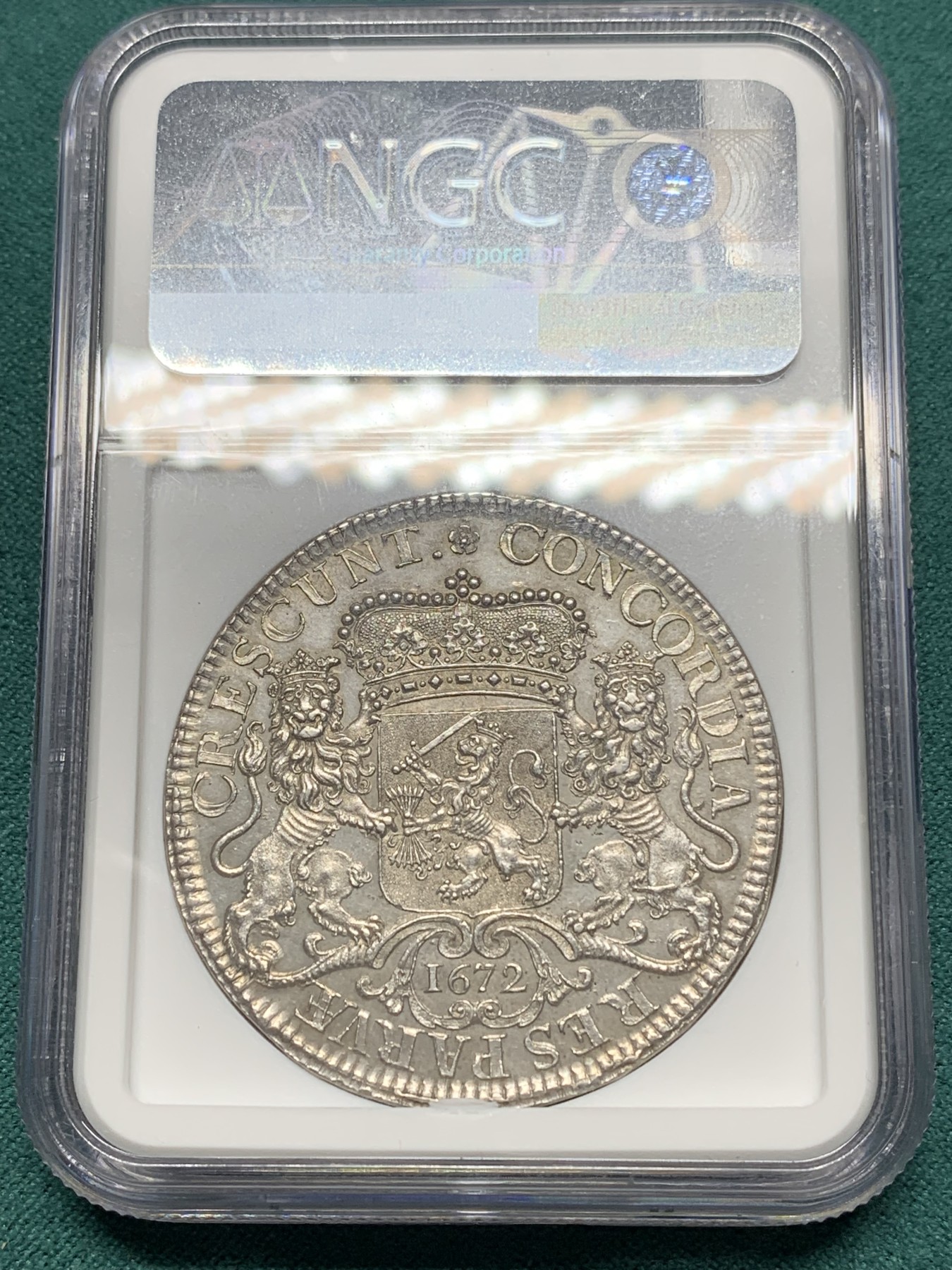欢迎参加《竞宝斋》为爱冲冲冲 七夕特拍专场 ！第191场 (全场包邮) NGC MS64 荷兰1672年大马剑加重版2杜卡特银币，65.05克，版本的冠军分。距今350多年，17世纪最美钱币之一，工艺精湛。
