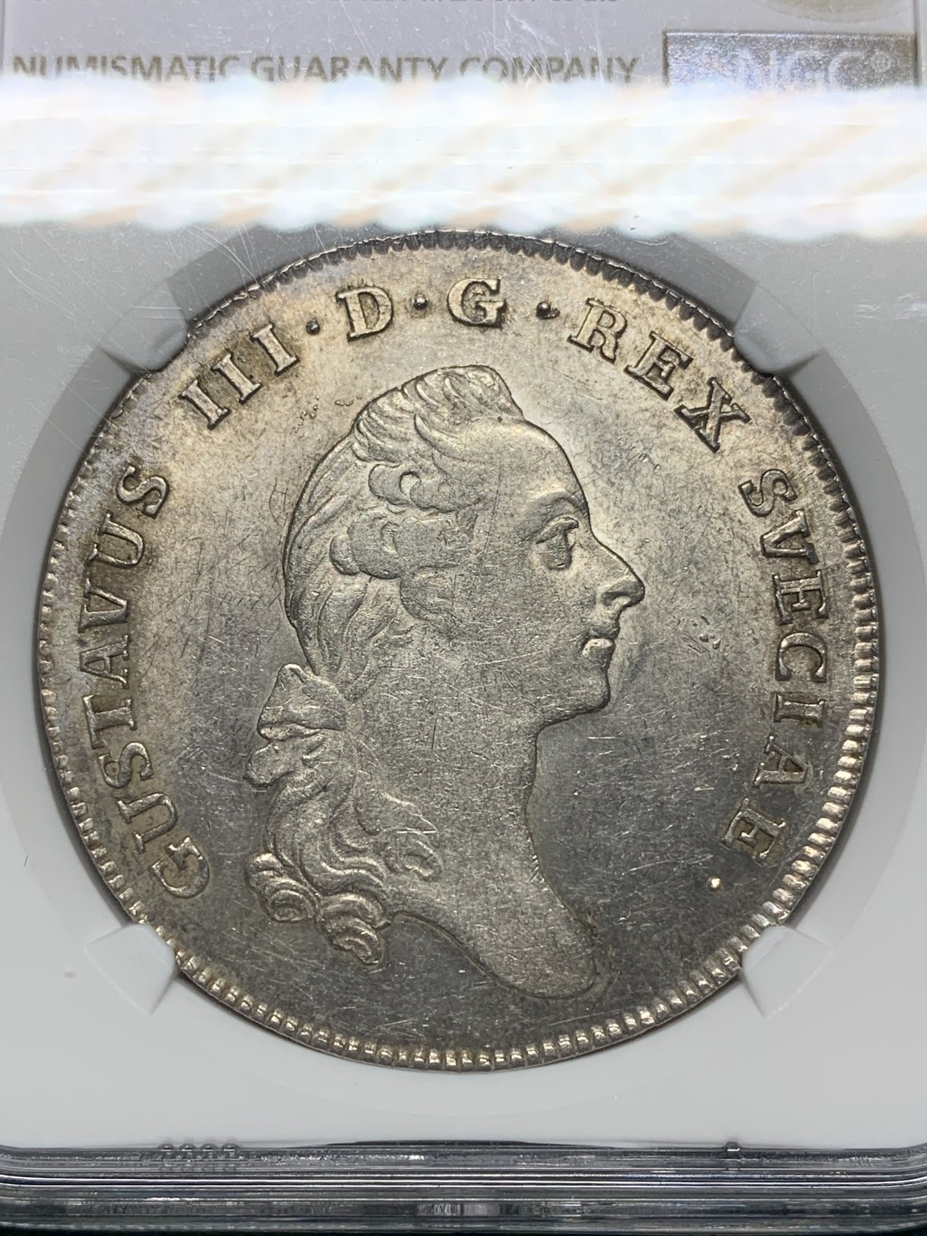 欢迎参加《竞宝斋》为爱冲冲冲 七夕特拍专场 ！第191场 (全场包邮) NGC-MS61 瑞典1781-OL古斯塔夫三世国王 1达勒银币 两百多年历史 底板银光充沛 转光强烈 季军分