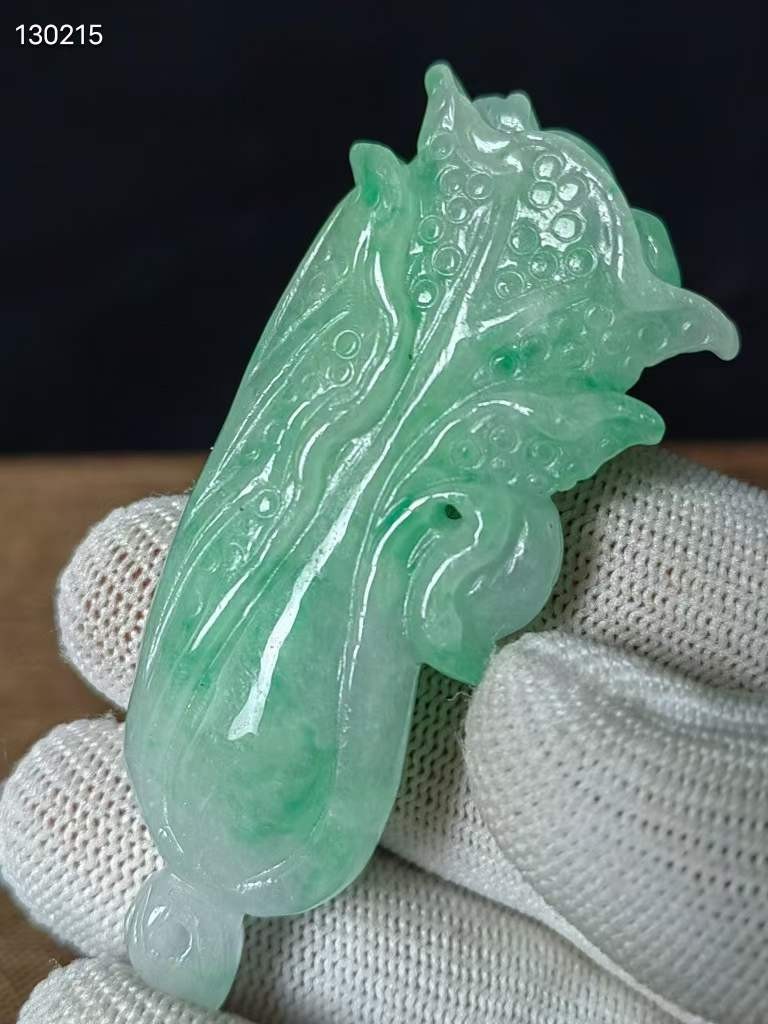 老翡翠百财把件 飘花翡翠 冰种料 雕刻精美 栩栩如生 品佳