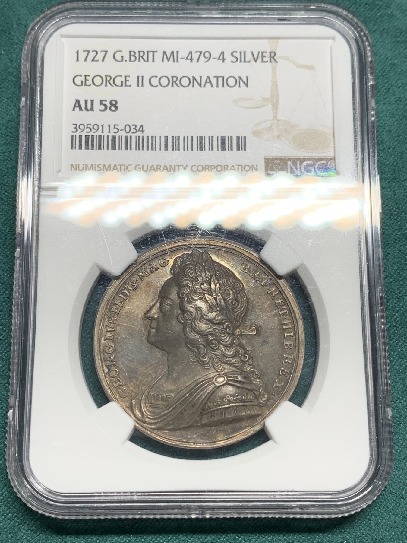 欢迎参加《竞宝斋》为爱冲冲冲 七夕特拍专场 ！第191场 (全场包邮) NGC AU58 英国 1727年 乔治二世 加冕银章 双面彩金包浆 精美的雕刻 是乔治二世统治时期最受欢迎的银章之一 感受将近300年的场景 挺有意义