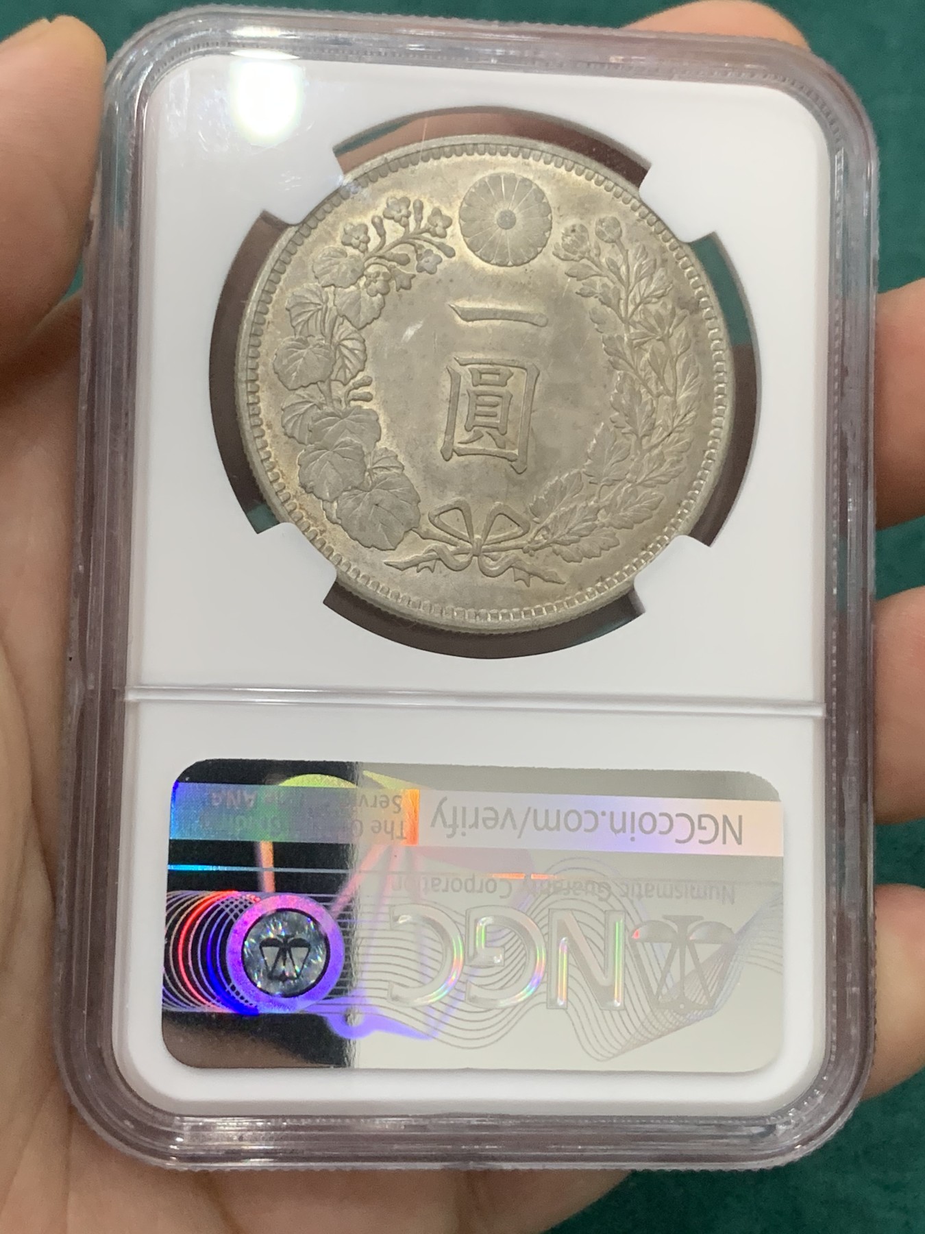 欢迎参加《竞宝斋》为爱冲冲冲 七夕特拍专场 ！第191场 (全场包邮) NGC- MS62日本1897年龙洋银币 整体淡金彩转光 明治三十年的大银好品不多 抓住机会