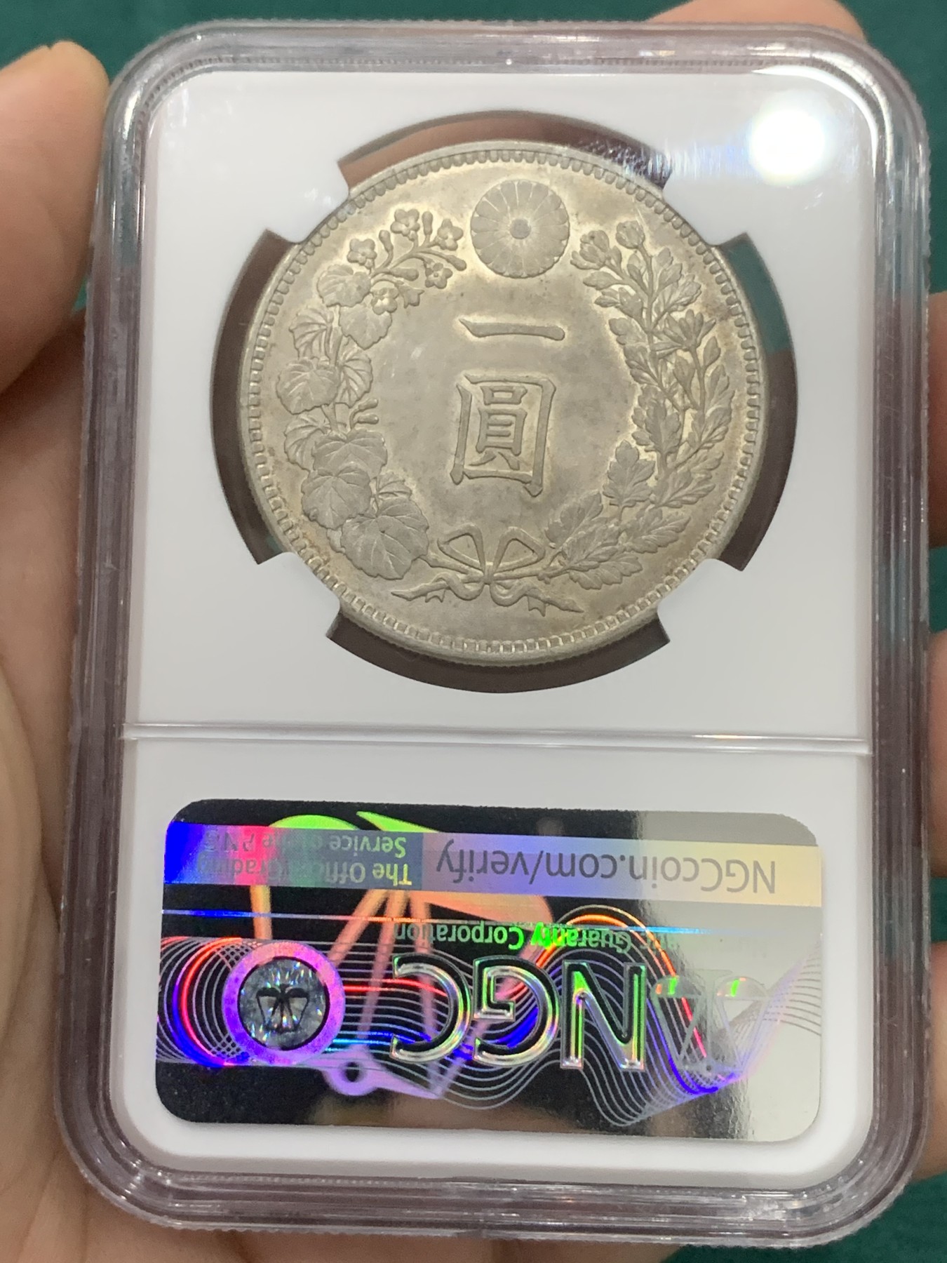 欢迎参加《竞宝斋》为爱冲冲冲 七夕特拍专场 ！第191场 (全场包邮) NGC- MS62日本1897年龙洋银币 整体淡金彩转光 明治三十年的大银好品不多 抓住机会