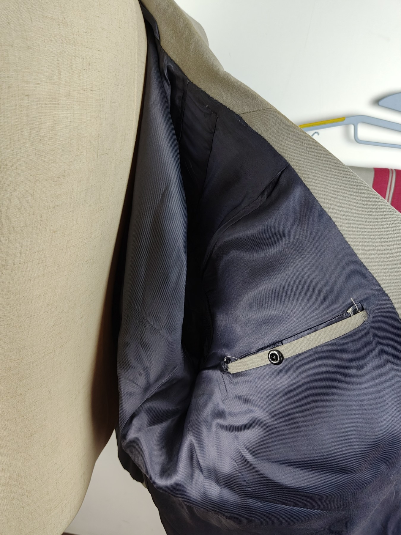 全场0元起拍 第83期 咸鱼国勋章拍卖专场 8月20日（周日）下午6：00开始 乌克兰 内务部将官常服一套胸围108 肩宽48 衣长81 袖长61 腰围88 裤长103