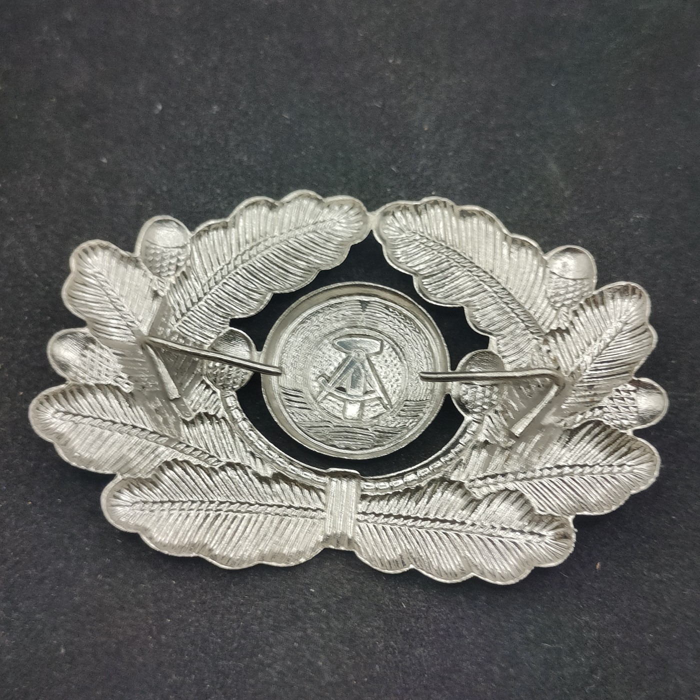 全场0元起拍 第83期 咸鱼国勋章拍卖专场 8月20日（周日）下午6：00开始 东德陆军军官帽徽