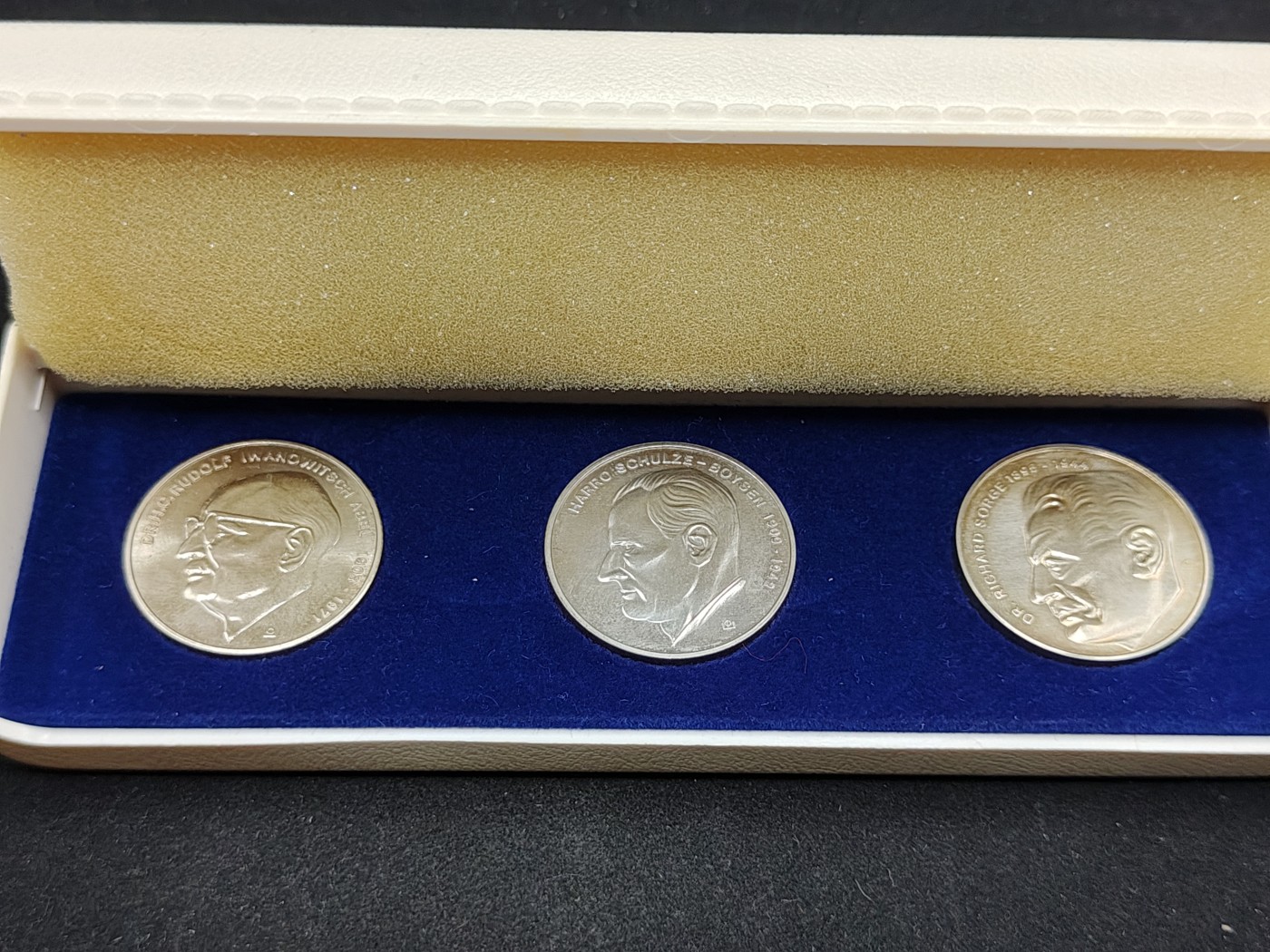 全场0元起拍 第83期 咸鱼国勋章拍卖专场 8月20日（周日）下午6：00开始 东德纪念章