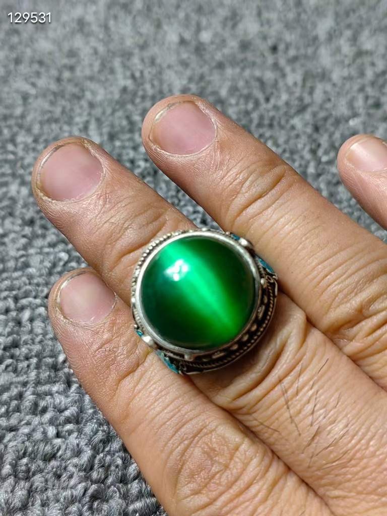 老银烧蓝镶嵌猫眼石戒指 老银烧蓝镶嵌猫眼石戒指