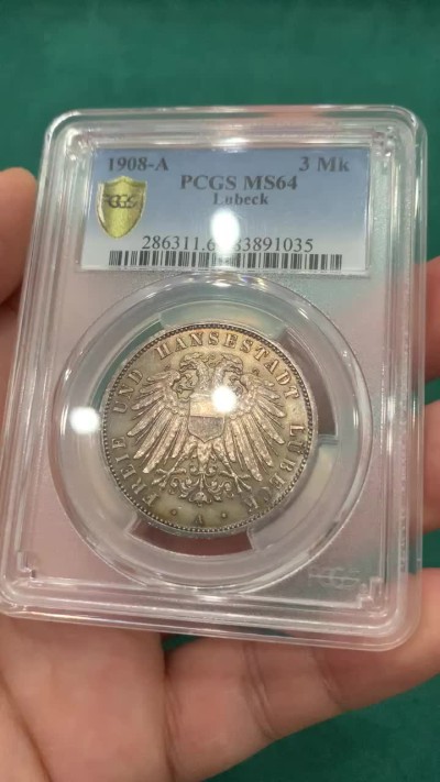 欢迎参加《竞宝斋》为爱冲冲冲 七夕特拍专场 ！第191场 (全场包邮) PCGS MS64 德国吕贝克市1908年3马克银币 币面呈现淡彩色 百看不厌 值得收藏
