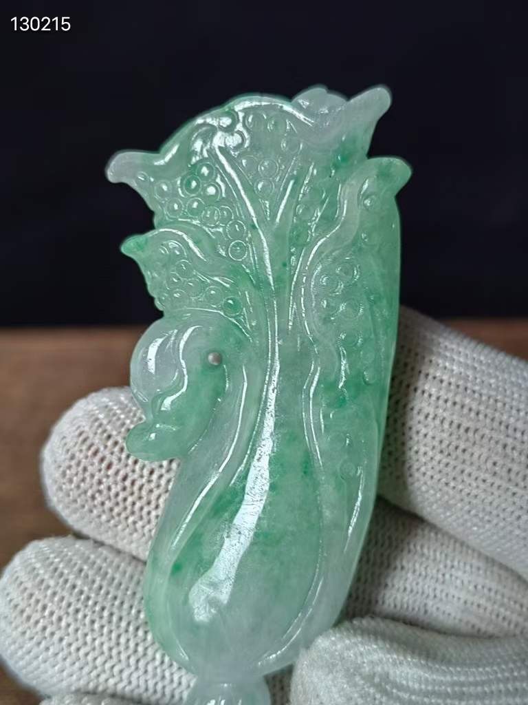 老翡翠百财把件 飘花翡翠 冰种料 雕刻精美 栩栩如生 品佳
