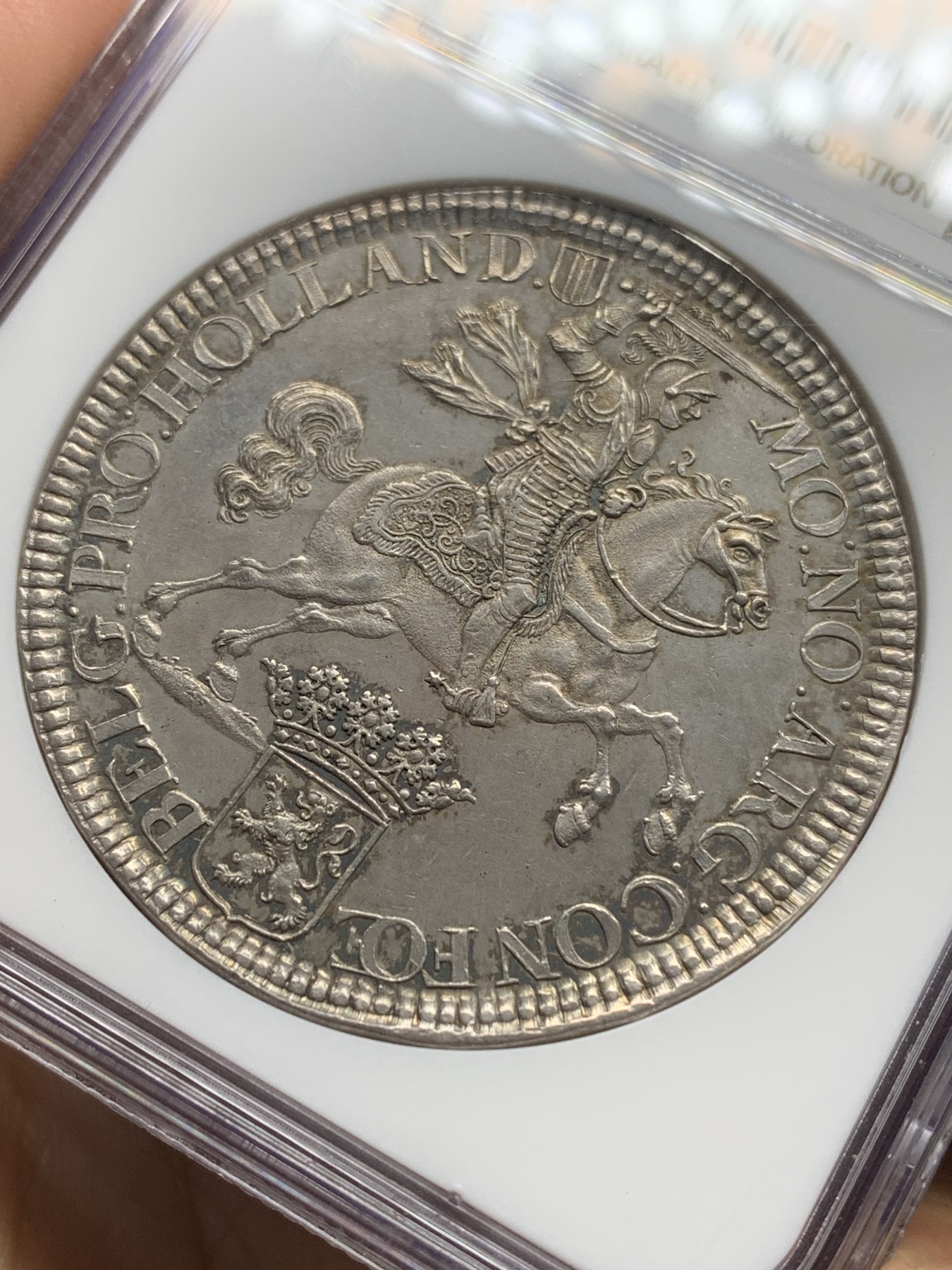 欢迎参加《竞宝斋》为爱冲冲冲 七夕特拍专场 ！第191场 (全场包邮) NGC MS64 荷兰1672年大马剑加重版2杜卡特银币，65.05克，版本的冠军分。距今350多年，17世纪最美钱币之一，工艺精湛。