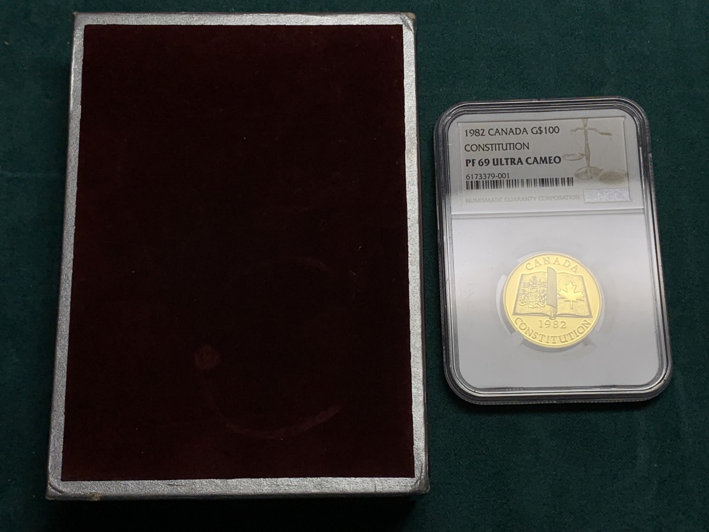 欢迎参加《竞宝斋》为爱冲冲冲 七夕特拍专场 ！第191场 (全场包邮) NGC-PF69 ULTRA CAMEO 加拿大 1982年 100加元 宪法 金币 16.97克 首届克劳斯世界硬币大赛最佳金币奖 原盒原证