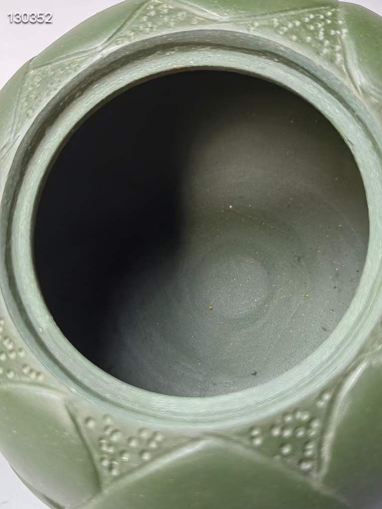 精品紫砂壶蒋蓉制壶青蛙莲子壶 老绿泥砂料制成 壶型精美绝伦 手工制作 制作工艺精湛 品相完好