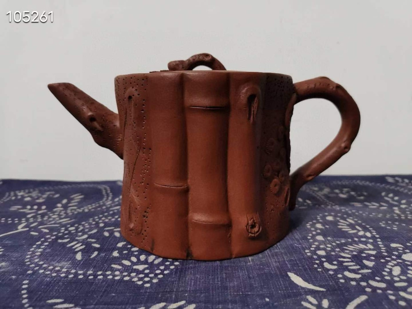 有兰秘制款老紫砂壶，松段花器壶形，朱泥砂料，品相一流