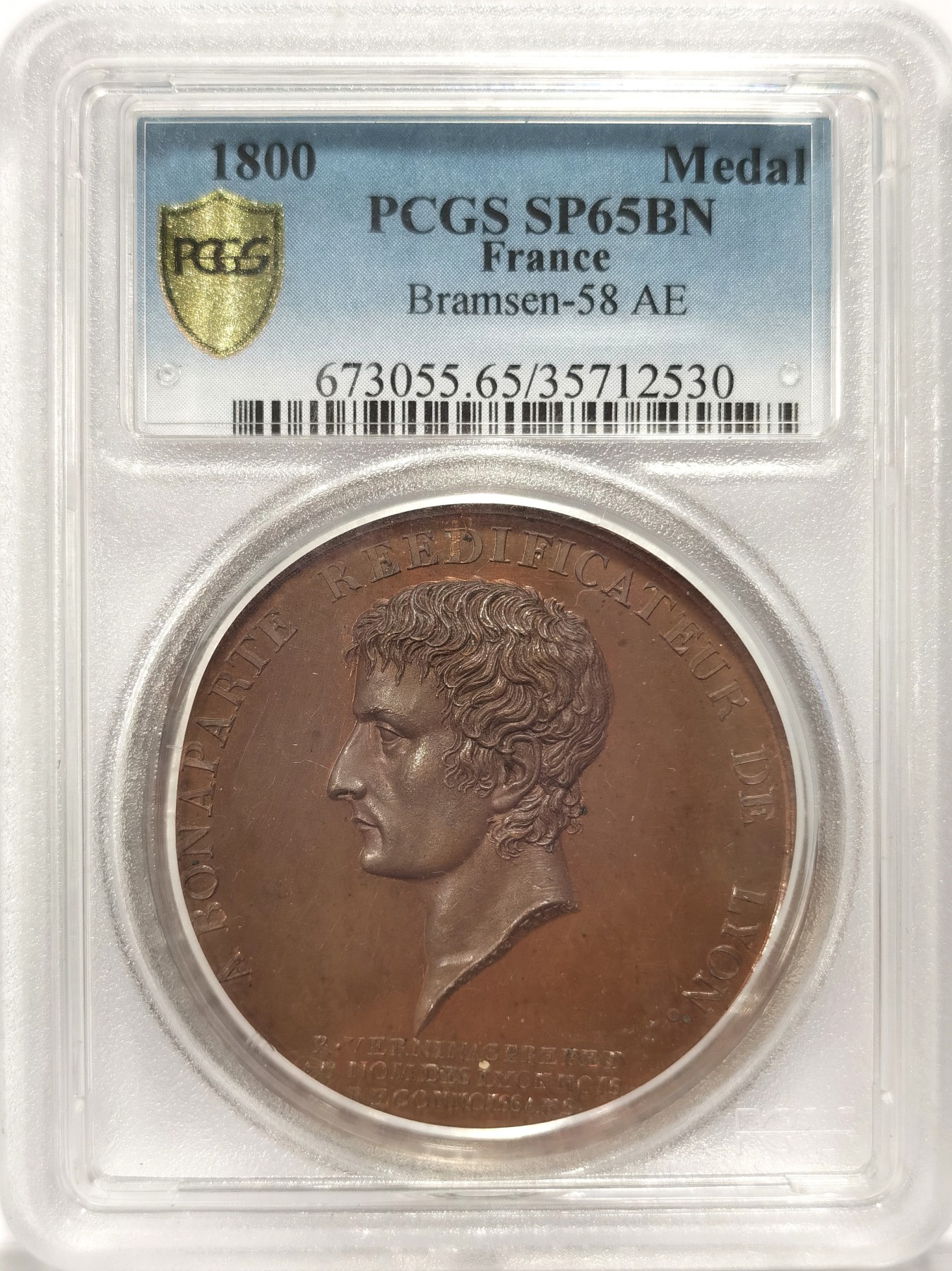 博洋堂“纯白金之夜”精品专场暨第039期（全场包邮） 冠军分！PCGS SP65 共和八年（1800年）拿破仑任“执政”时期，记念马伦哥会战铜章，“为庆祝这一伟大的胜利 重新开放这一千年历史的广场，命名为波拿巴广场”。此章直径43mm，重47克，原铸、味道极佳。加厚盒装祯，由雕刻师Mergle 铸模，拿破仑早期肖像之一。（个人认为早期中头发最漂亮，雕刻最细腻的一枚）详情见简介