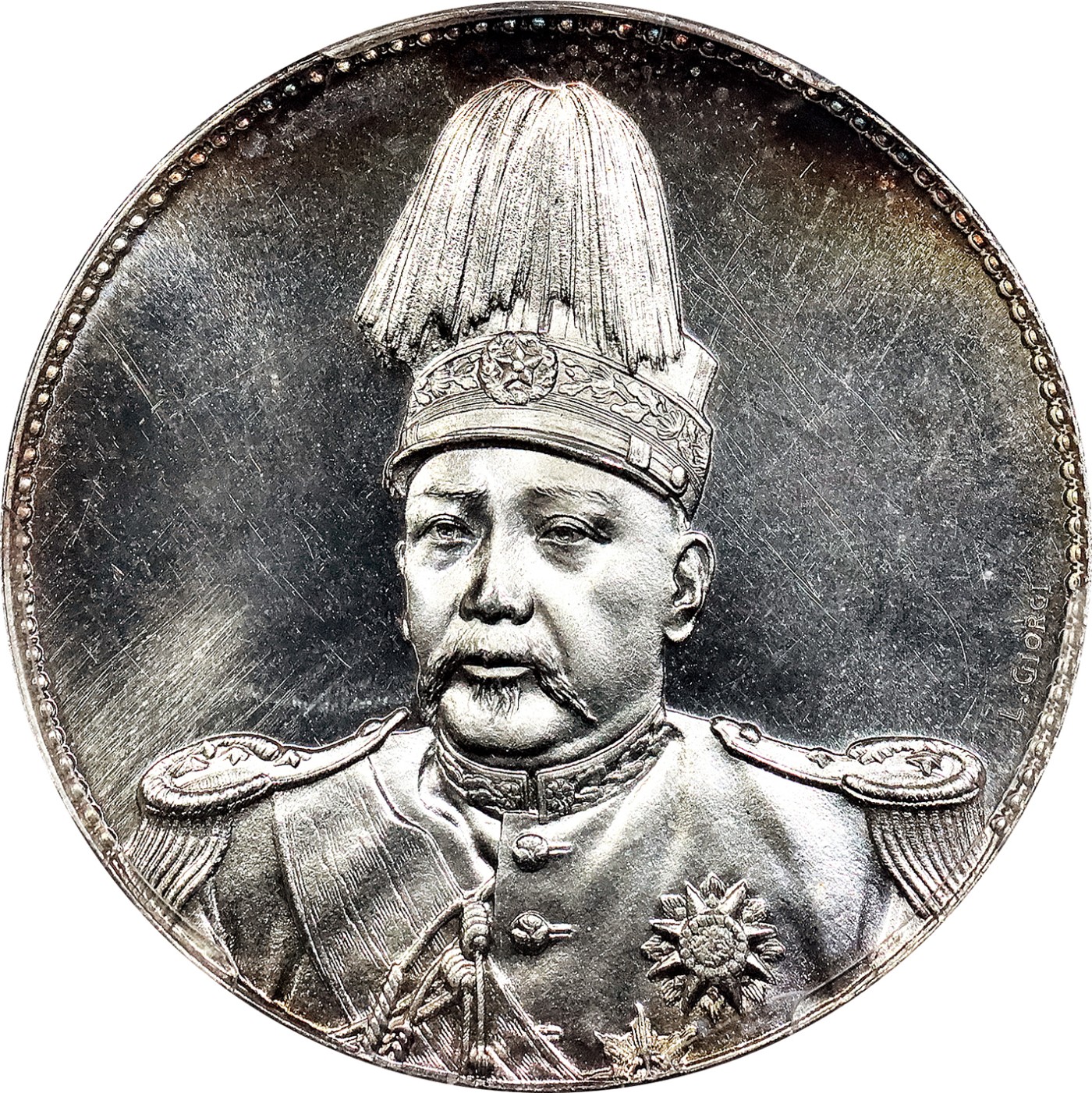 北京阿城哥拍卖2023年夏季拍卖会 1914 年袁世凯共和纪念‘L.GIORGI’签字版壹圆银质样币一枚，宣统二年天津造币总厂聘请意大利雕刻师路易 •乔治（Luigi Giorgi) 负责钱币雕模工作，民国三年五月，北京政府拟准发行“共和纪念币”壹圆银币，由路易 •乔治雕模，天津造币总厂试铸，纪念币正面为时任大总统袁世凯戎装正面肖像，右侧有雕刻师按西方之惯例缩写“L. GIORGI”字样，呈送财政部审阅后，认为雕刻师之姓氏缩写置于币