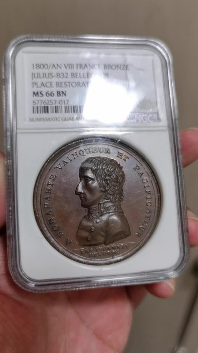 博洋堂“纯白金之夜”精品专场暨第039期（全场包邮） 冠军分！顶级分数！NGC MS66 共和八年（1800年）拿破仑任“执政”时期，记念马伦哥会战铜章，“为庆祝这一伟大的胜利 重新开放这一千年历史的广场，命名为波拿巴广场”。此章直径43mm，重47克，原铸、味道极佳。加厚盒装祯，配NGC高清大图。由雕刻师chavanne.F铸模，拿破仑早期肖像之一。    