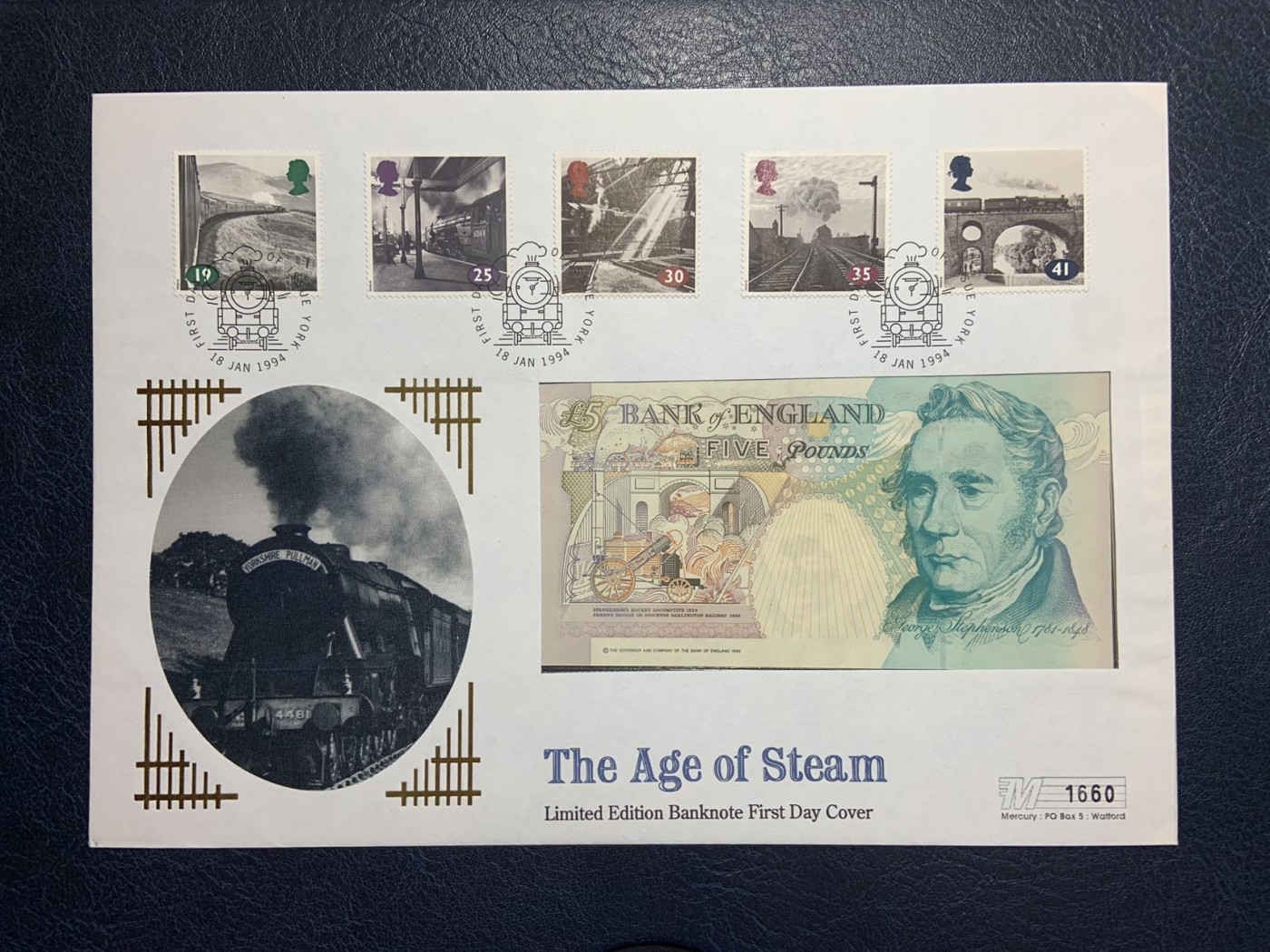 收藏联盟Quantum Auction 第282期拍卖 “多水之乡”-法属圭亚那 英国1994年5镑首日封纪念册 品相全新UNC 带原册 限量发行9500册 信封边缘有一个小黄点 纸币灯下无问题