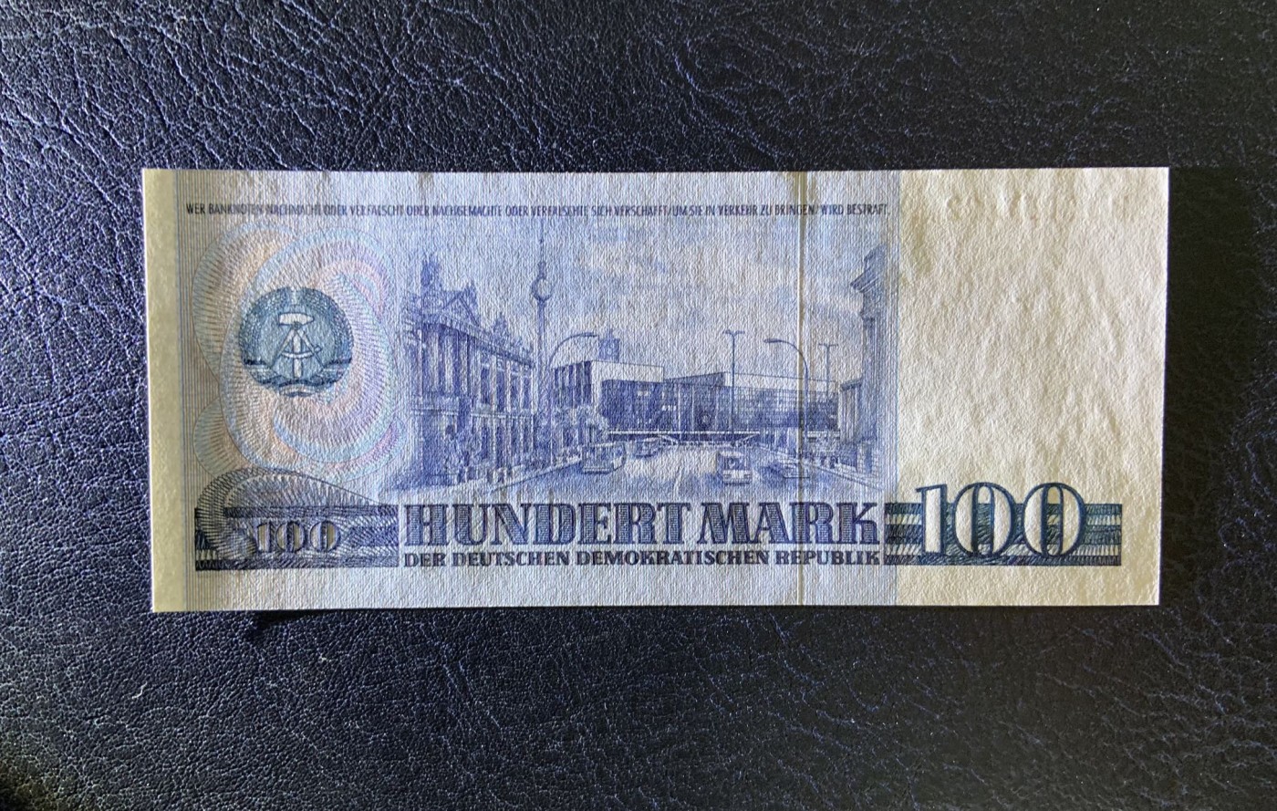收藏联盟Quantum Auction 第282期拍卖 “多水之乡”-法属圭亚那 德国民主国家1975年100马克 品相UNC 有黄点 东柏林街景