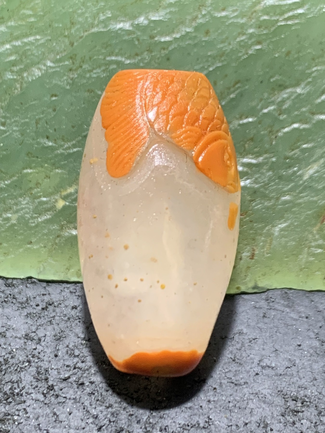 精美冰飘亚光战国红玛瑙手工俏色巧雕红鲤鱼随形桶珠一个