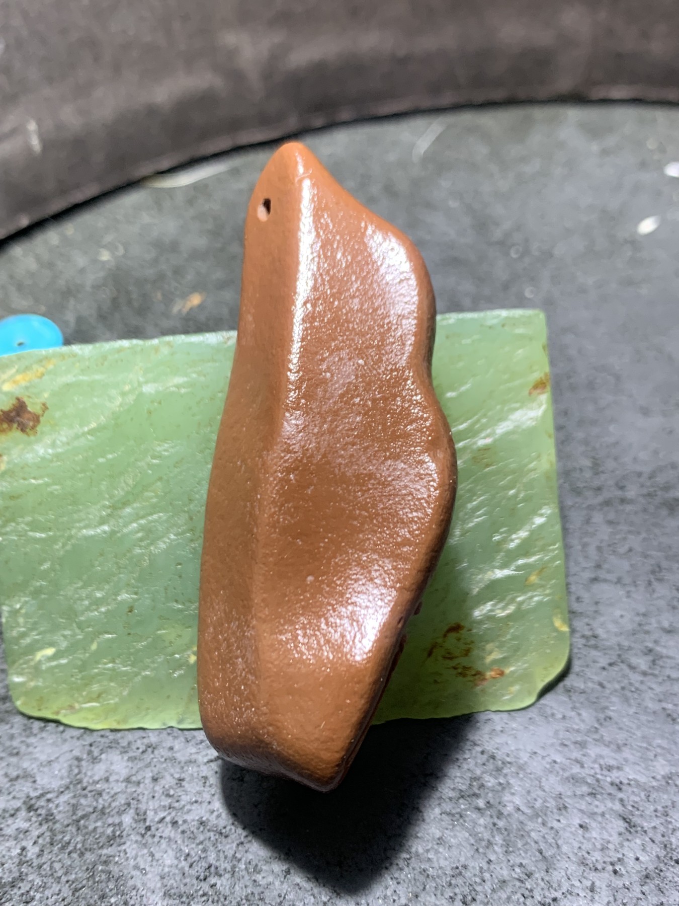 精美戈壁红碧玉手工雕刻禅字把件（吊坠)一个！寓意：禅茶一味