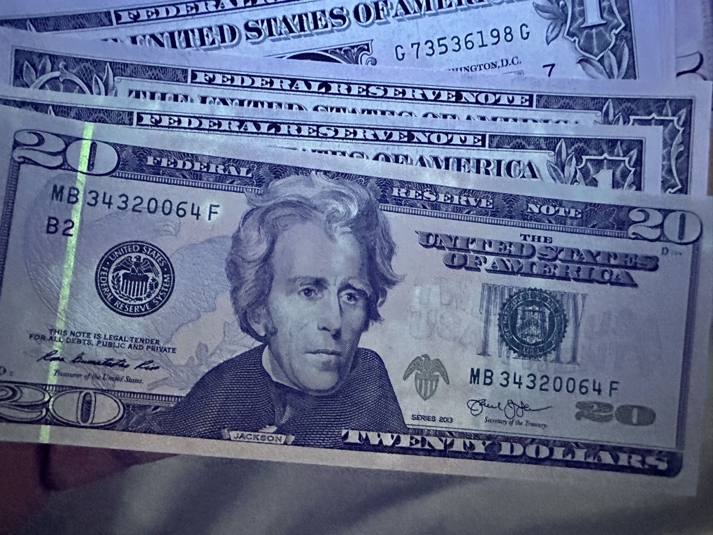 《外钞收藏家》第二百九十二期（连拍第三场） 27张美元 212元 最新汇率起拍 全部是2013年 个别有潮