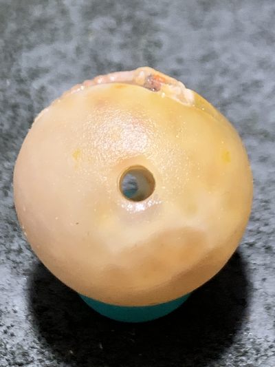 精美亚光糖心料战国红玛瑙手工俏色巧雕仙鹤随形圆珠一个 精美亚光糖心料战国红玛瑙手工俏色巧雕仙鹤随形圆珠一个