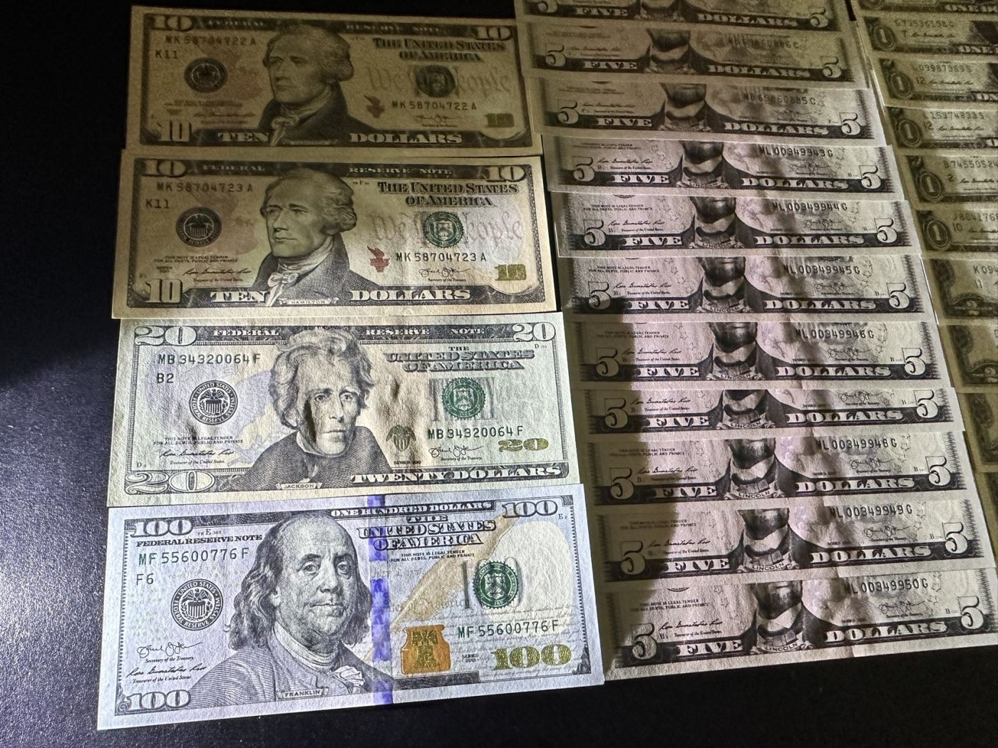 《外钞收藏家》第二百九十二期（连拍第三场） 27张美元 212元 最新汇率起拍 全部是2013年 个别有潮