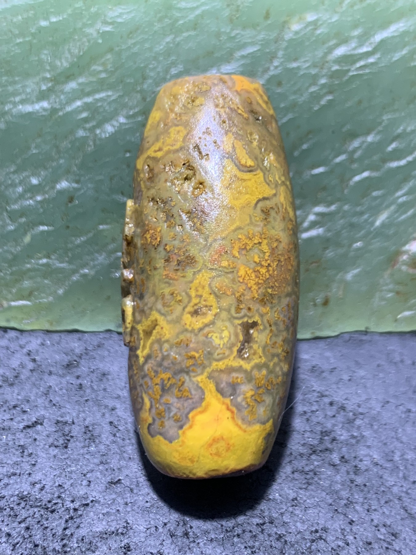 精美亚光高玉化草花纹战国红玛瑙手工雕刻诺字桶珠一颗！