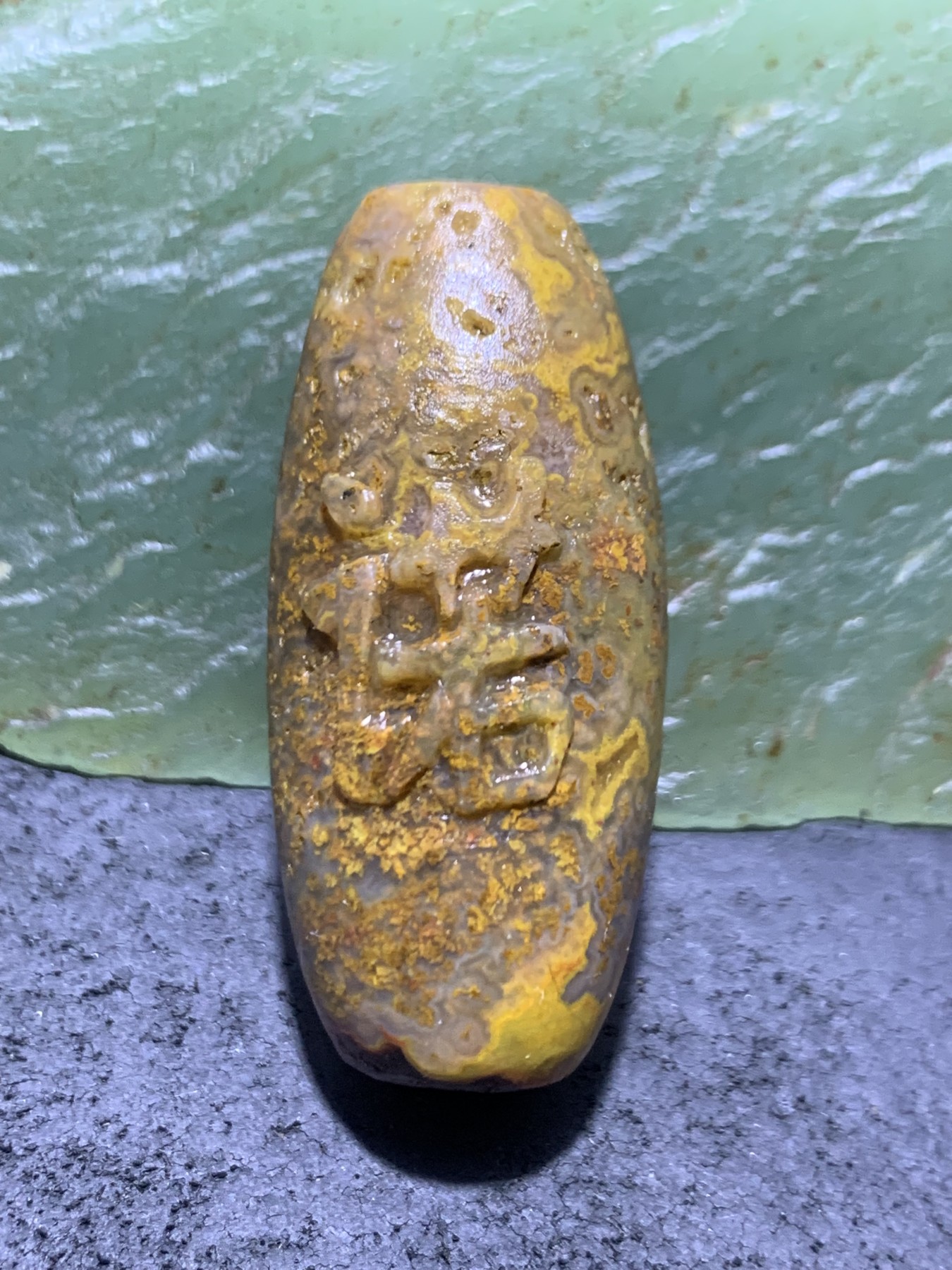 精美亚光高玉化草花纹战国红玛瑙手工雕刻诺字桶珠一颗！