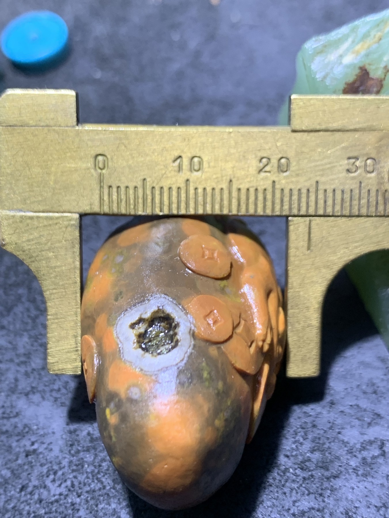 精美原皮战国红玛瑙手工俏色巧雕招财金蟾随形吊坠（把件）一个