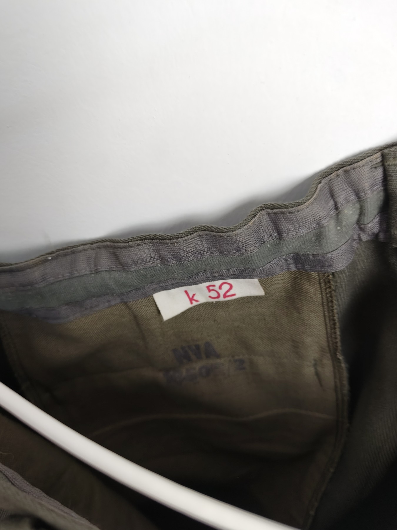 全场0元起拍 第84期 咸鱼国勋章拍卖专场 8月23日（周三）下午6：00开始 稀少，东德防空兵中尉常服一套上衣+马裤，均为k52尺码 胸围110 肩宽48 衣长71 袖长60 腰围88裤长90