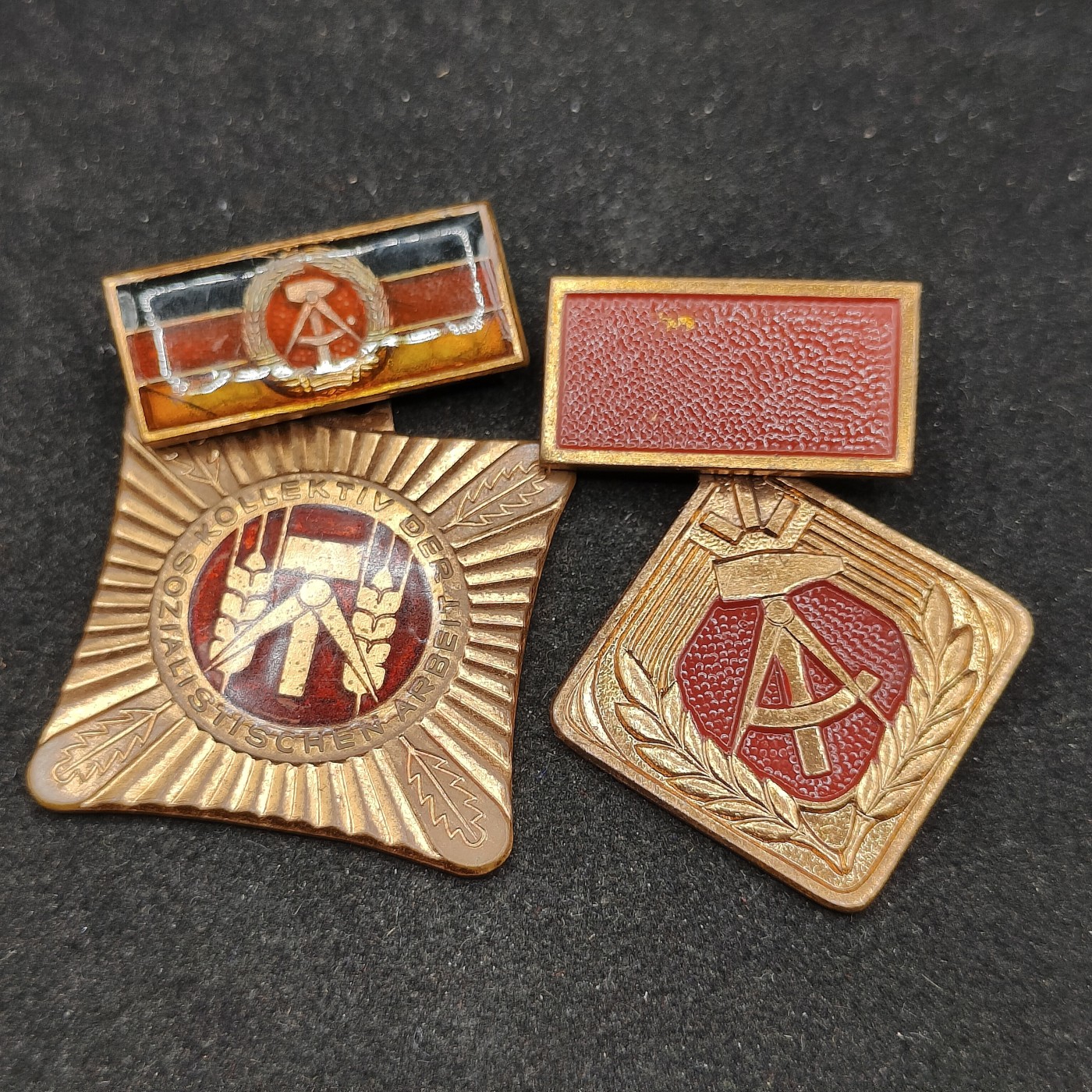 全场0元起拍 第84期 咸鱼国勋章拍卖专场 8月23日（周三）下午6：00开始 东德劳动奖章两个