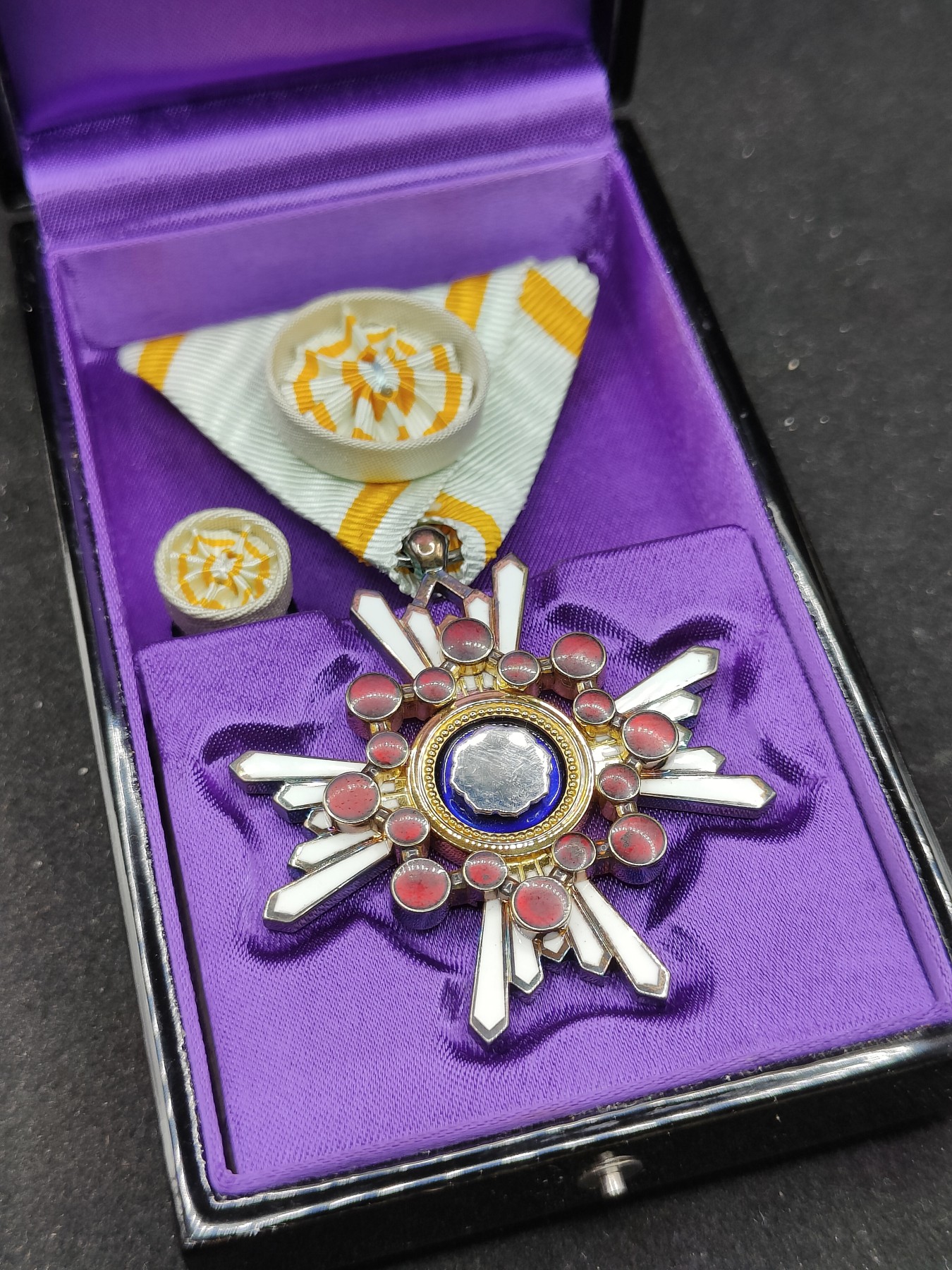 全场0元起拍 第84期 咸鱼国勋章拍卖专场 8月23日（周三）下午6：00开始 日本四等瑞宝章 银制带盒略