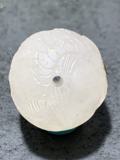 满冰飘亚光战国红玛瑙手工俏色巧雕龙鱼随形珠一个，寓意：富贵有余 满冰飘亚光战国红玛瑙手工俏色巧雕龙鱼随形珠一个，寓意：富贵有余