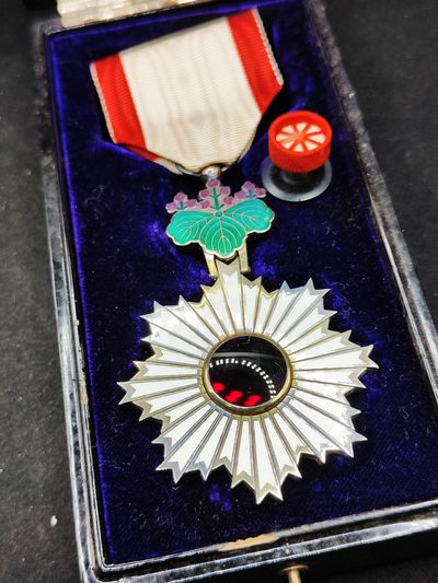 全场0元起拍 第84期 咸鱼国勋章拍卖专场 8月23日（周三）下午6：00开始 - 日本五等旭日章 鎏金完美品 银制带盒略