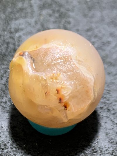 精美亚光糖心料战国红玛瑙手工俏色巧雕仙鹤随形圆珠一个 精美亚光糖心料战国红玛瑙手工俏色巧雕仙鹤随形圆珠一个