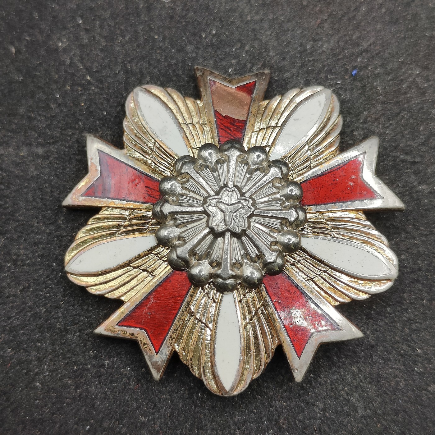 全场0元起拍 第84期 咸鱼国勋章拍卖专场 8月23日（周三）下午6：00开始 日本消防纪念章 珐琅有损