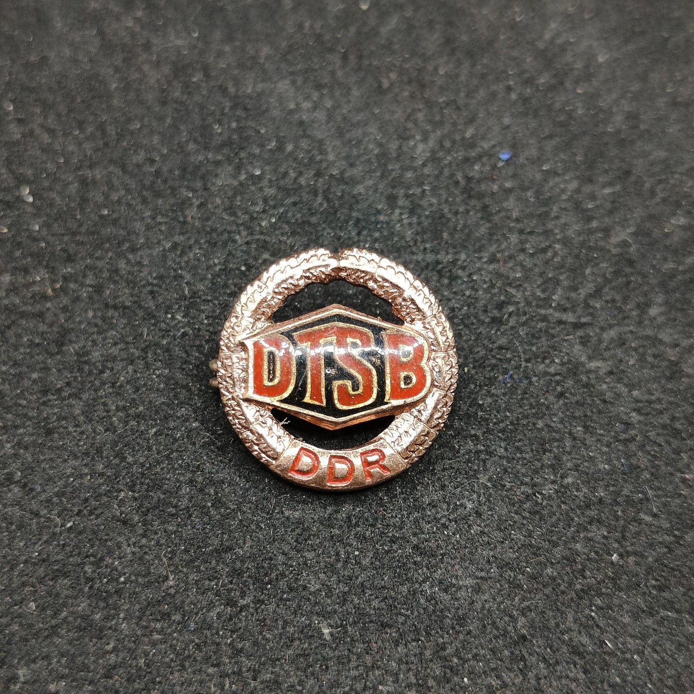 全场0元起拍 第84期 咸鱼国勋章拍卖专场 8月23日（周三）下午6：00开始 东德DTSB徽章