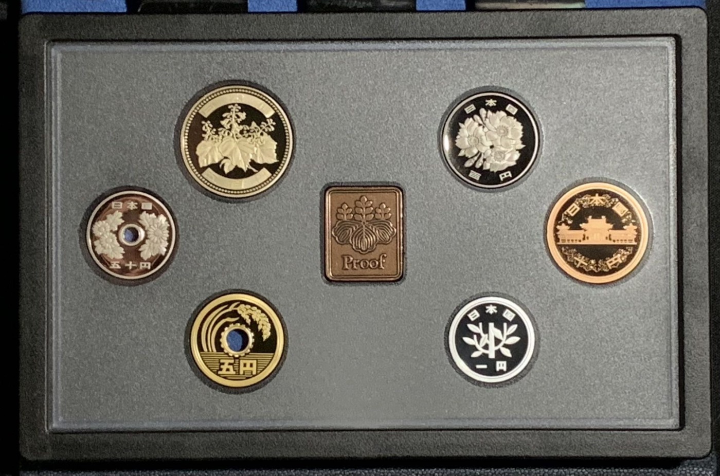 紫瑗钱币——第317期拍卖  日本 2001年 平成13年 流通硬币 6枚套 精制 小黑本