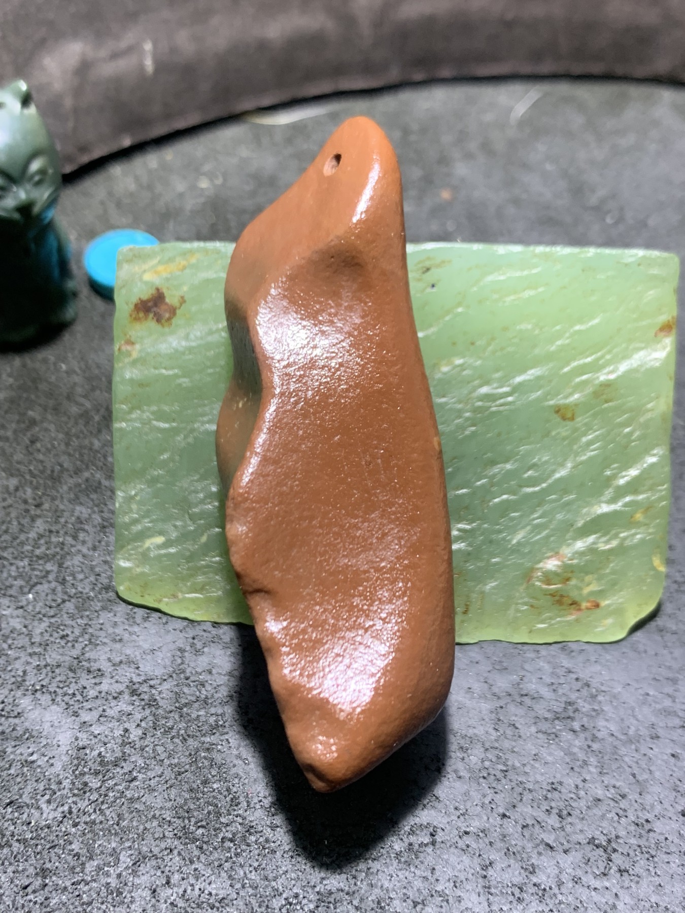 精美戈壁红碧玉手工雕刻禅字把件（吊坠)一个！寓意：禅茶一味