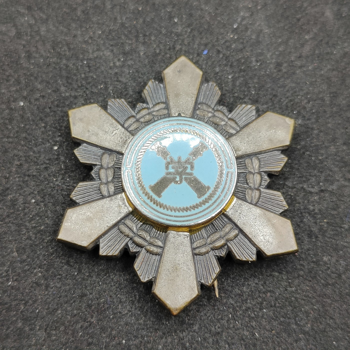 全场0元起拍 第84期 咸鱼国勋章拍卖专场 8月23日（周三）下午6：00开始 日本消防学校毕业证章