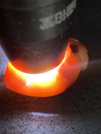 天然新疆三彩玉雕刻寿桃吊坠一个 天然新疆三彩玉雕刻寿桃吊坠一个