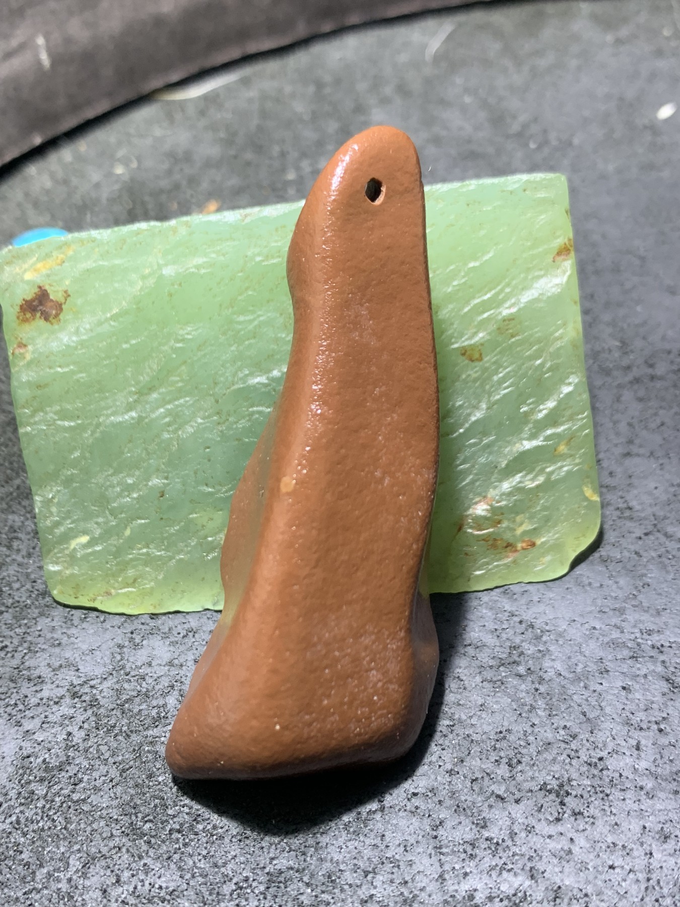 精美戈壁红碧玉手工雕刻禅字把件（吊坠)一个！寓意：禅茶一味